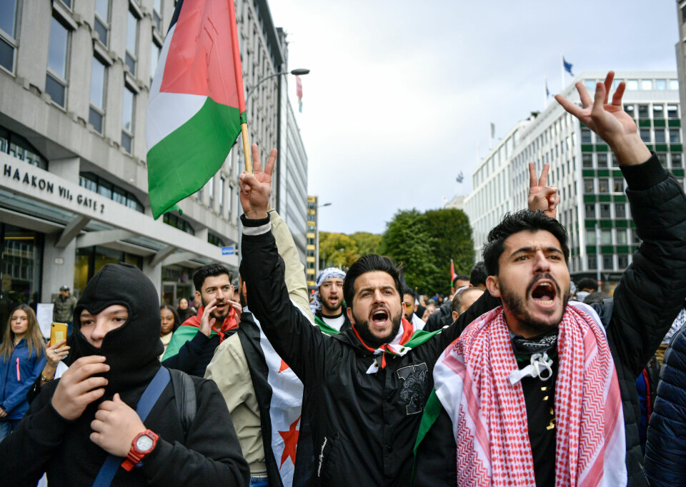 Oslo 20231014. Palestinakomiteen demonstrasjon utenfor Utenriksdepartementet og går i tog til Rådhuset.Foto: Rodrigo Freitas / NTB