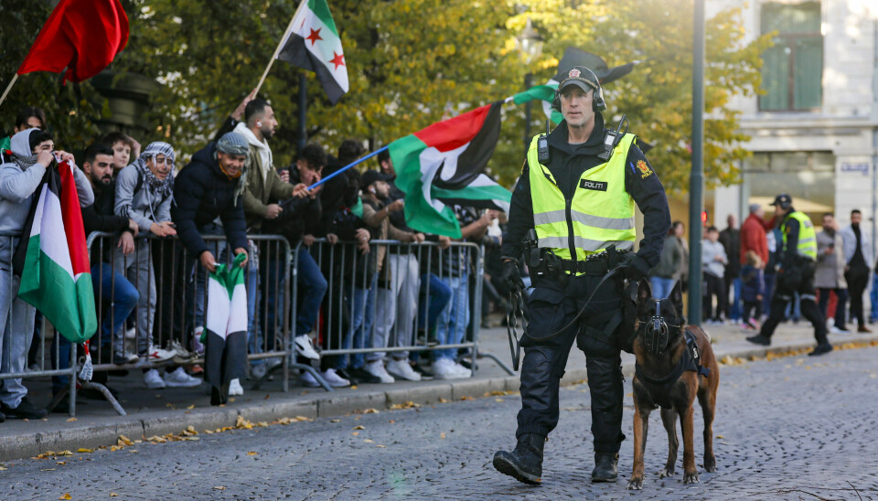 Politi avbildet under en palestinsk motdemonstrasjon på Eidsvolls plass 15. oktober.