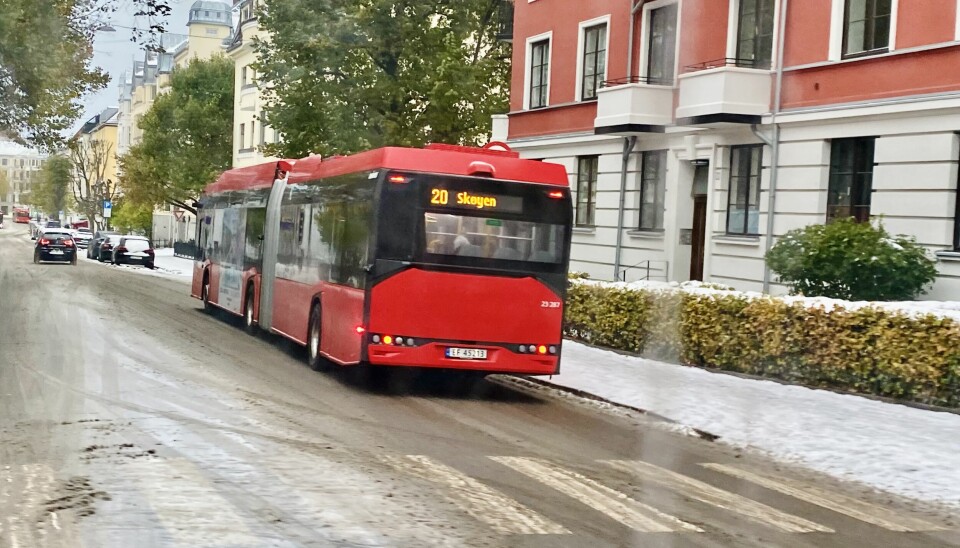 20-bussen i retning Skøyen tok seg greit frem på vinterføret torsdag formiddag. Mandag var situasjonen en annen da linje 20 var blant linjene som var innstilt.