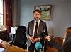 Byrådsleder Eirik Lae Solberg (H) på byrådslederens kontor intervjues av pressen dagen han triltrådte høsten 2023. Foto: Arnsten Linstad