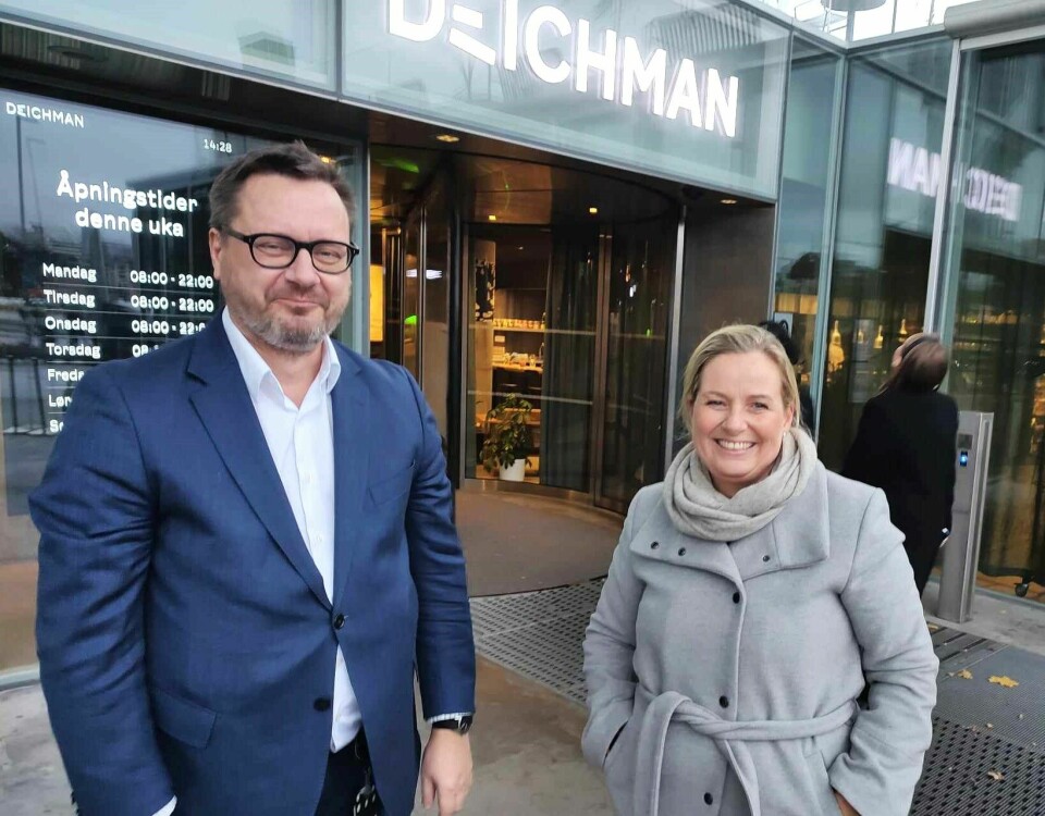 Deichman-sjef Knut Skansen tok i mot den ferske nærings- og kulturbyråden, Anita Leirvik North (H), i Bjørvika mandag. Foto: Arnsten Linstad