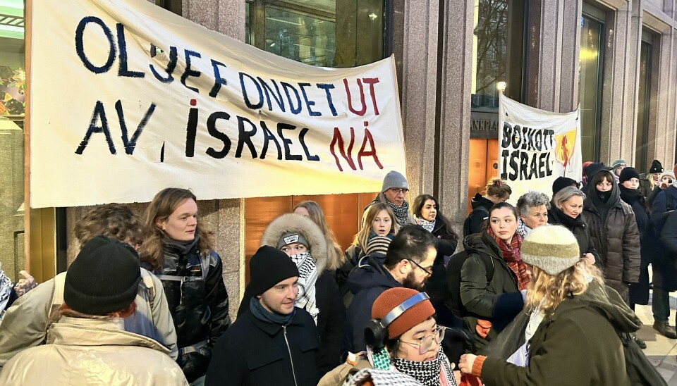Aktivister fra Palestinakomiteen blokkerer Norges bank