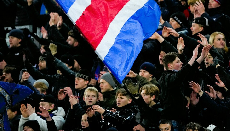 Vålerengas supportere under eliteseriekampen i fotball mellom Vålerenga og Stabæk på Intility Arena.