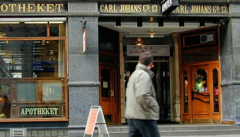 Det en gang tradisjonsrike apoteket på Karl Johans gate avbildet i 2001.