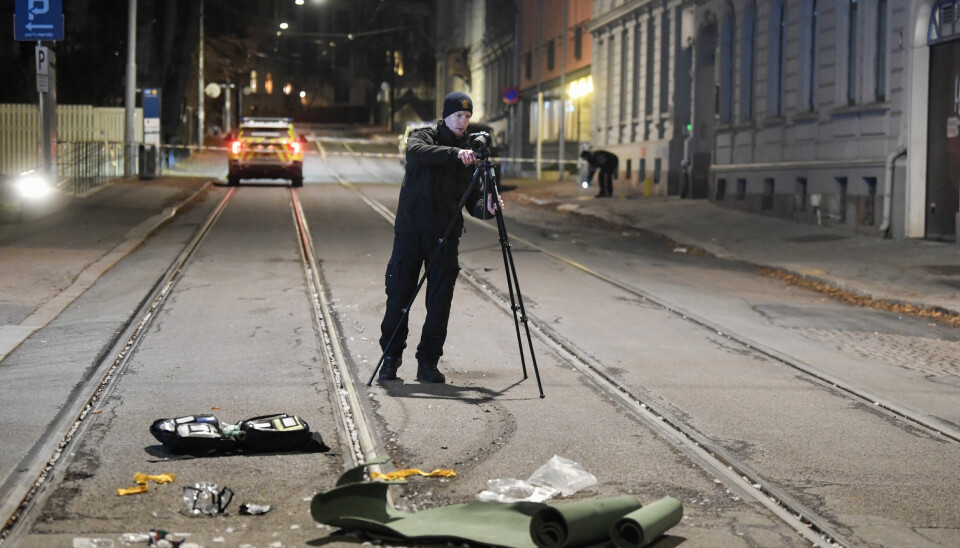 Oslo 20231126. Politiet undersøker stedet der en person ble alvorlig skadet etter å ha blitt påkjørt av en bil ved Solli plass.