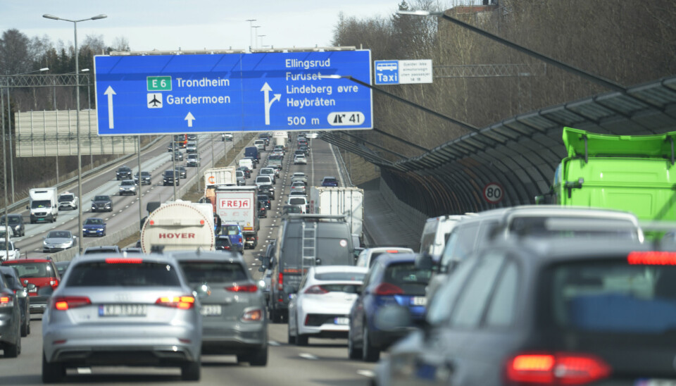 Oslo, Norge 20220408. Påskeutfarten fredag 8. april, fullt av biler på E6 nordover ut fra Oslo.