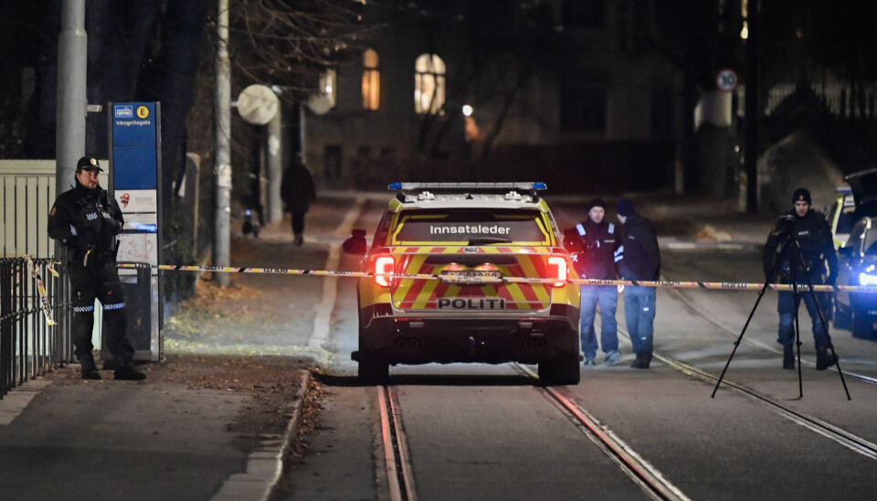 Oslo 20231126. Politi på stedet der en person ble alvorlig skadet etter å ha blitt påkjørt av en bil ved Solli plass i Oslo.Foto: Annika Byrde / NTB