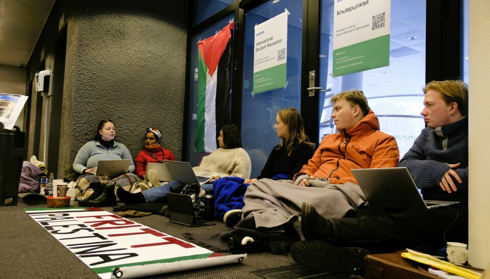 Rektor Svein Stølen og Palestina-aktivister