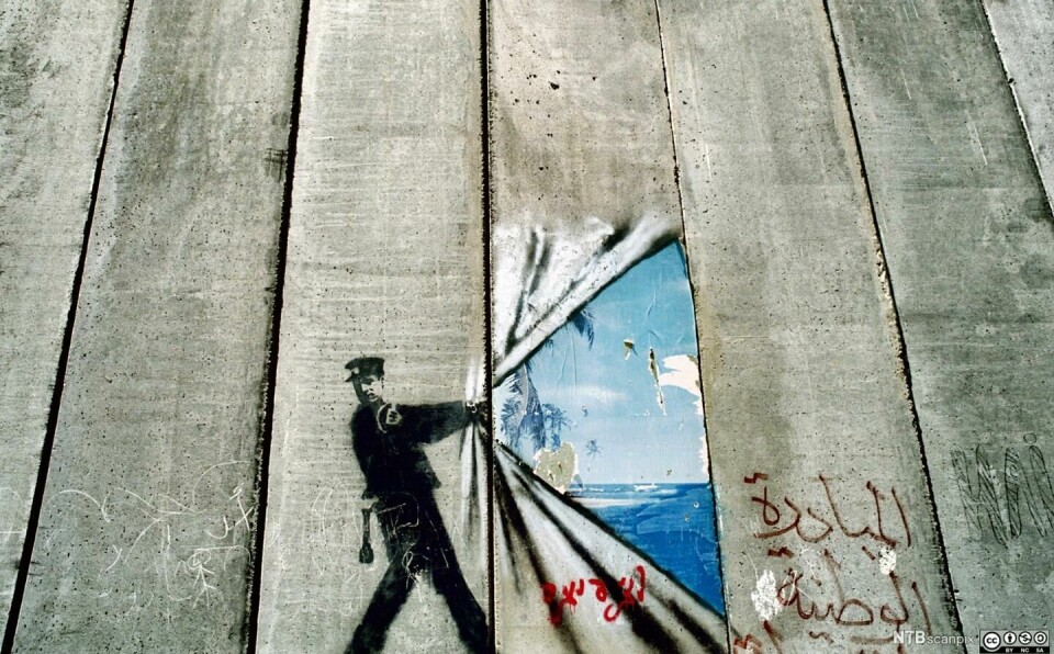 Ett av flere verk Banksy har laget, som oppfordrer til fred i konflikten mellom israelere og palestinere. Dette er laget på en mur på Vestbredden.