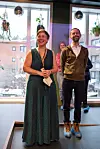 Siri Naalsund, direktør for lokalbibliotek, sammen med finansbyråd Hallstein Bjercke (V).
