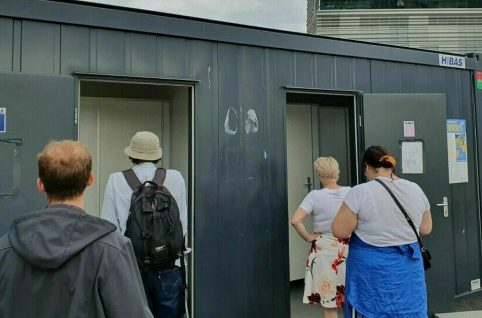 Midlertidige toaletter blir trolig også løsningen på Operastranda også neste sommer. Foto: Petter Terning