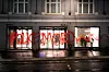 Oslo 20231215. Torsdag kveld har noen tagget ordet «Folkemord» på fasaden til en Zara-butikk i Bogstadveien.