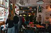 Det strømmet på med sultne mennesker hos vin-, øl og kaffebaren Arv Kaffe & Retro i Gamlebyen. Her var det pannekake-fest søndag formiddag.