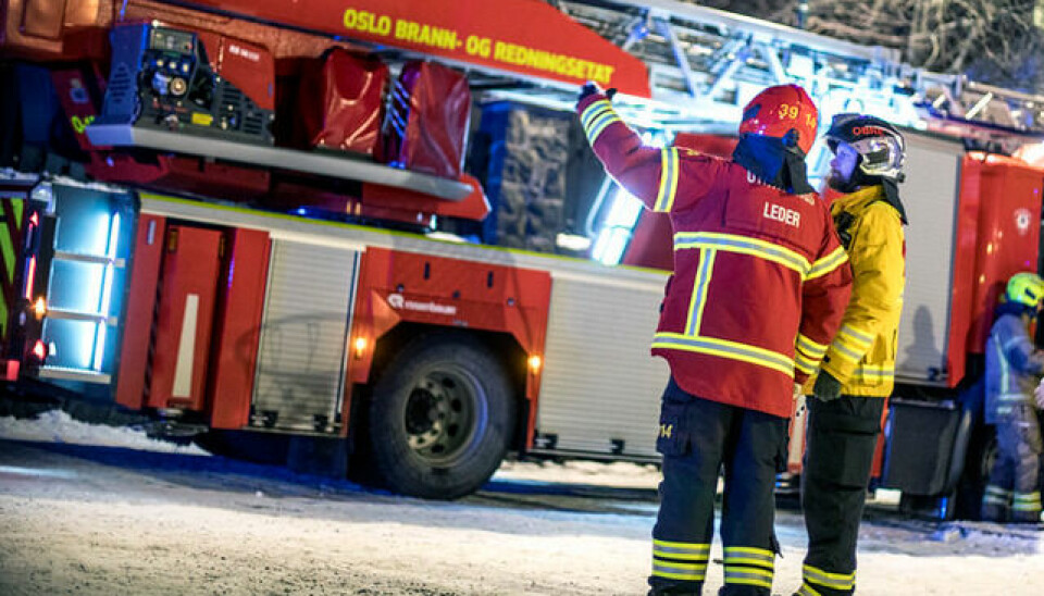 Brigadesjef Knut Halvorsen i samtale med mannskaper. Illustrasjonsfoto: Oslo brann- og redningsetat