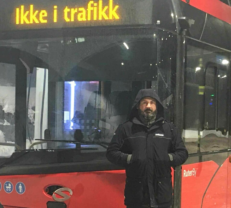 Nestleder bussklubben OSA, Miljan Zdravkovic. Han er også sjåfør for Unibuss og kjører de nye, elektriske Solaris-bussene.