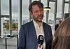 Byrådsleder Eirik Lae Solberg intervjues i Deichman Bjørvika da Høyre/Venstre-byrådet la frem Hammersborg-erklæringen tirsdag 24. oktober 2023. Foto: Arnsten Linstad