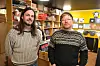 Daglig leder på platebutikken Tiger, Kristian Kallevik (t.v.) og butikkmedarbeider Jørgen Knutsen.