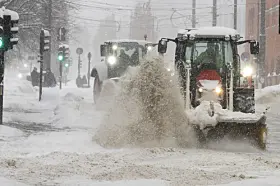 Oslo 20240117. Snø brøyting av sentrumsgatene i Oslo.