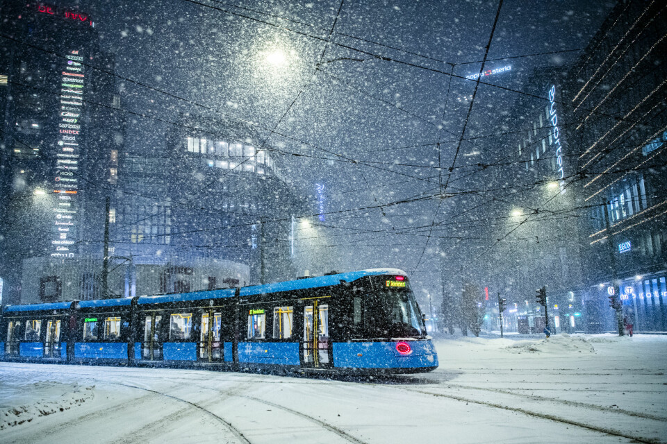 Oslo 20240116. Trikk i kraftig snøvær i Oslo tirsdag kveld.