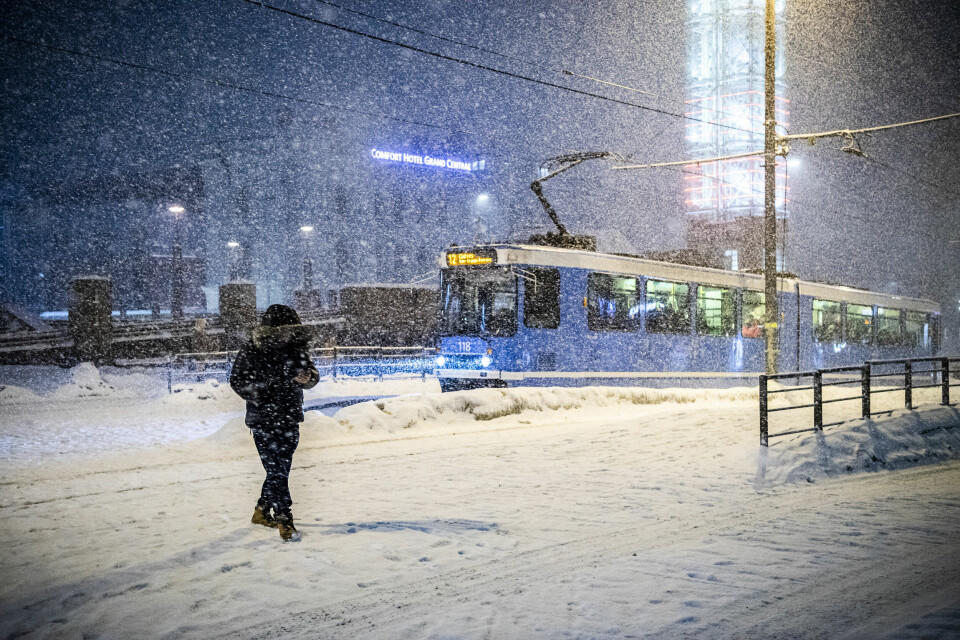 Kraftig snø på Jernbanetorget.