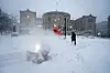 Kraftig snøfall i Oslo 17. januar 2024. Her ryddes Eidsvolls plass med snøfreser.