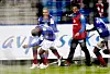 Oslo 20090920.Her jubler Luton Shelton (nederst) sammen Amin Nouri (øverst) og Dawda Leigh (t.h.) etter å ha satt inn 4-1 til VIF under eliteseriekampen mellom Vålerenga og Lyn på Ullevaal stadion i Oslo søndag kveld.