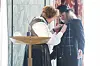 Oslo 20170512.Lillebjørn Nilsen tildeles St. Hallvard-medaljen fra Oslo-ordfører Marianne Borgen under en seremoni i Oslo Rådhus fredag. St. Hallvard-medaljen er Oslo bys høyeste utmerkelse. Nilsen tildeles medaljen for sitt virke som musiker og sine skildringer av livet i Oslo.