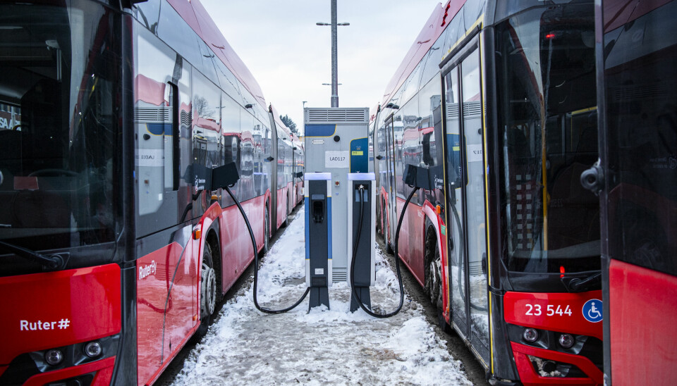 Oslo 20240109. Lave temperaturer skaper utfordringer for elektriske busser. Her lader busser på Strømsveien ved Alnabru.Foto: Rodrigo Freitas / NTB
