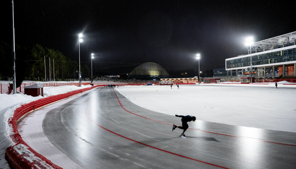 Valle Hovin skøytebane 1. februar. Den består av en 400 meter bane for hurtigløp på skøyter, pluss en bandybane innenfor ovalen.