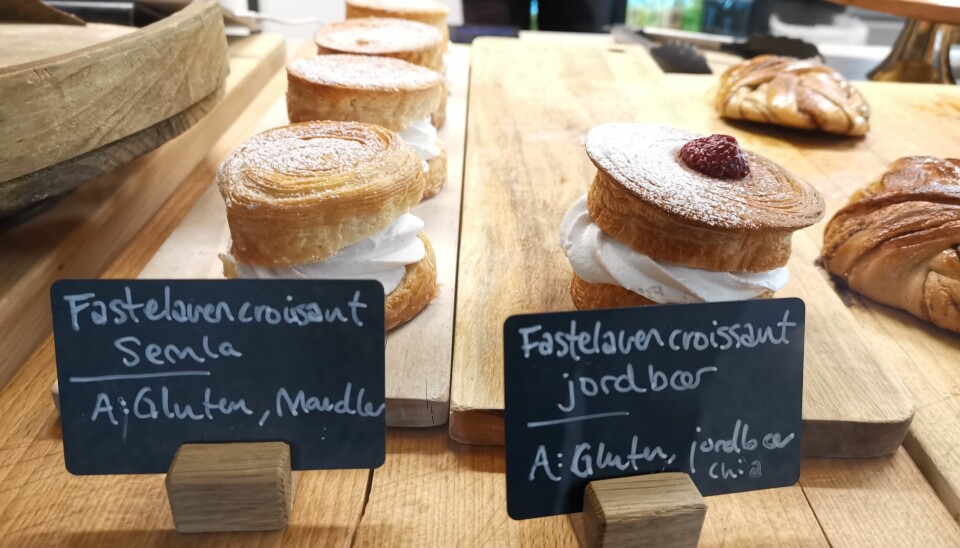 Croissant-semla og 'norsk' fastelavencroissant med syltetøy på Håndbakt.