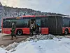 På grunn av store snømengder må bussene tirsdag heller plukke opp reisende midt i rundkjøringen i Gamlebyen.