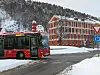 Det er i rundkjøringen der Mosseveien, Kongsveien, Oslo gate og Konows gate møtes, at bussen stanser for å slippe reisende av og på.