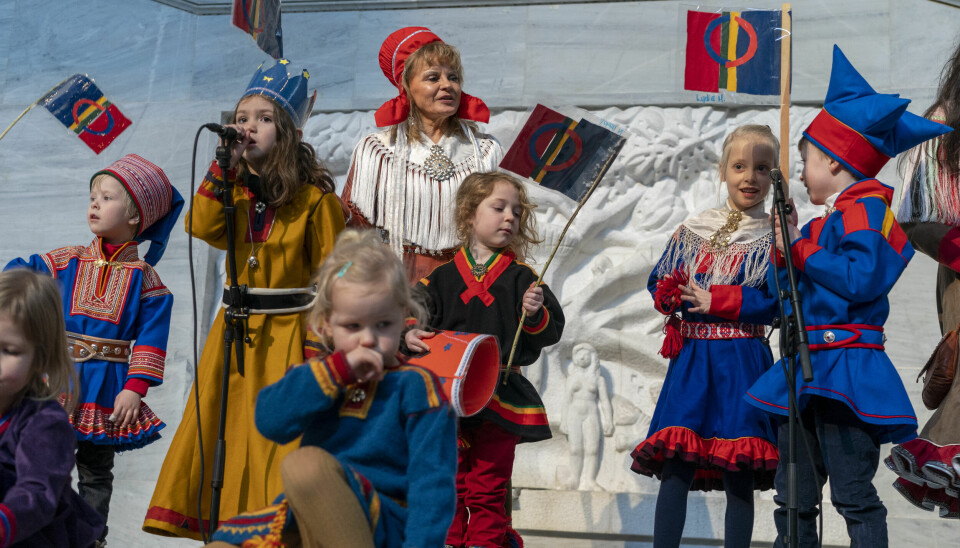 Oslo 20220206. Samisk barnehage i Oslo underholder under feiringen av Samefolkets dag i Oslo rådhus søndag morgen.
