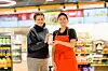Jeanette Amara (t.v.) med Trine Lill Tverfjell Isaksen, daglig leder på Circle K Bjerke.