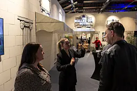 Virginia Jean under Banksy-utstillingen på Økernsenteret