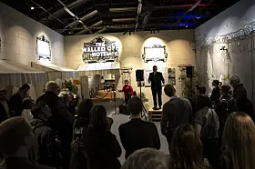 Bjørn Heiseldal under Banksy-utstillingen på Økernsenteret