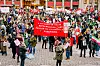 Oslo 20230308. Markeringen av den internasjonale kvinnedagen 8. mars på Youngstorget i Oslo. Parolen «Kvinner er halve befolkningen. Mer penger til kvinnehelseforskning».