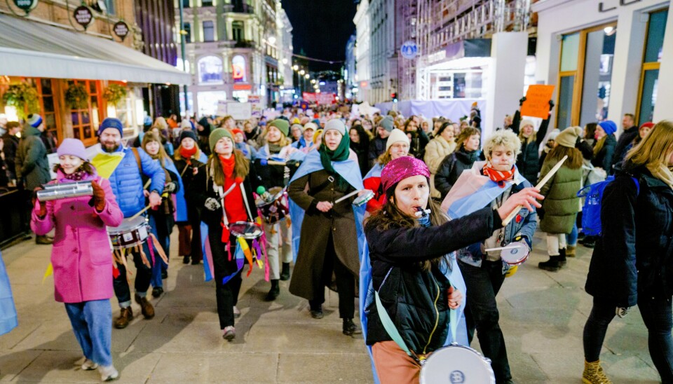 Oslo 20230308. 8. mars-toget i Karl Johans gate på markeringen av den internasjonale kvinnedagen 8. mars i Oslo.