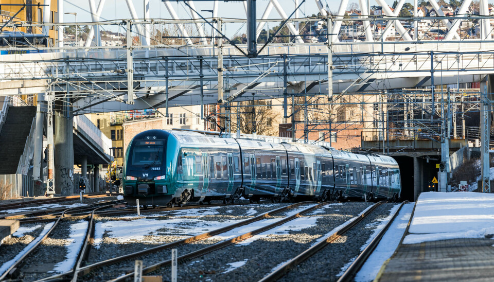 Oslo 20230305. Toget mot Moss kjører inn i Blixtunnelen på Oslo S. Follobanen er i gang igjen.Foto: Alf Simensen / NTB