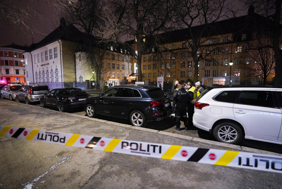 Oslo 20240323. Politiet er ved Hersleb skole hvor en person er skutt. Politi og ambulanse er på stedet.Foto: Lise Åserud / NTB
