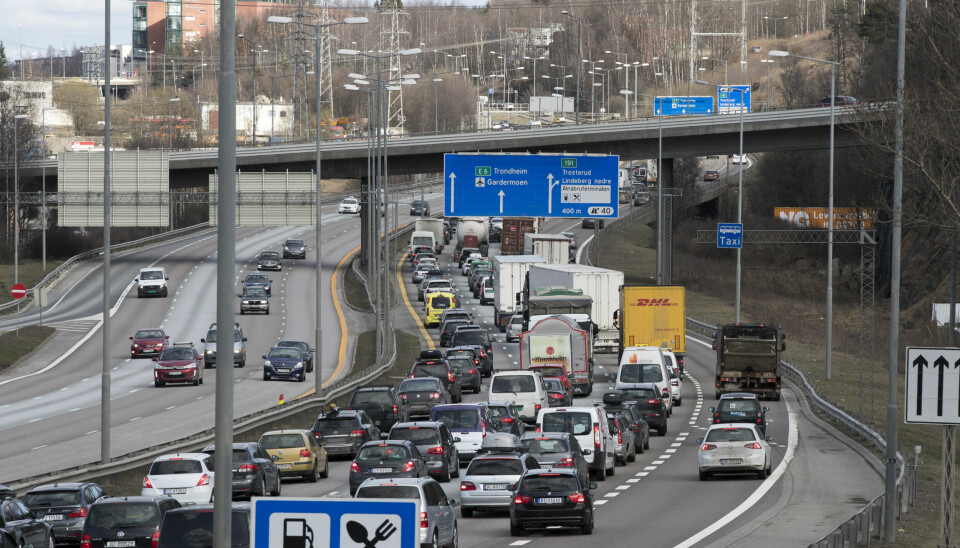 Oslo 20170407.Påsketrafikken har begynt ut av Oslo, ved Alnabru begynner køene og trafikken går sakte.