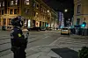 Oslo 20240408. Væpnet politi i krysset Skippergata / Prinsens gate i Oslo sentrum.Foto: Javad Parsa / NTB