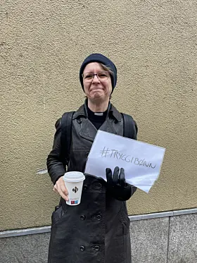 Prest i Gamlebyen og Grønland menighet, Hanna Barth Hake, var blant naboene som aksjonerte utenfor nabo-moskeen.