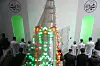 Oslo 20240410. I dag feirer over 200.000 muslimer i Norge Eid Ul-fitr, som er festen etter fastemåneden ramadan. Moskeen til Søndre Nordstrand Muslimske Senter på Mortensrud er fylt til randen når muslimer kommer for å be id-bønn etter at ramadan er over. Etter bønn klemmer alle hverandre og ønsker hverandre en god id-feiring.