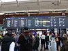 Ved 17-tiden var det fortsatt forsinkelser på mange avganger fra Oslo S etter togstansen tidligere på mandag. Foto: Christian Boger