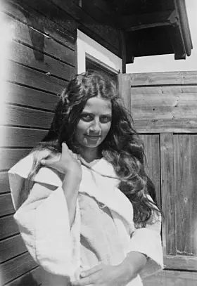 Portrett av datteren Lucy G. Høegh.
