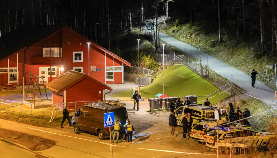 Oslo 20240422. Politiet er på stedet etter en person skal være skutt i overkroppen på Holmlia.Foto: Cornelius Poppe / NTB