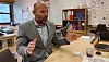Rektor Hebbe Johansen ved Mortensrud skole gir kollegene, elevenes foresatte, nærpolitiet og ansatte i bydelen mesteparten av æren for dagens positive situasjon. Foto: Arnsten Linstad