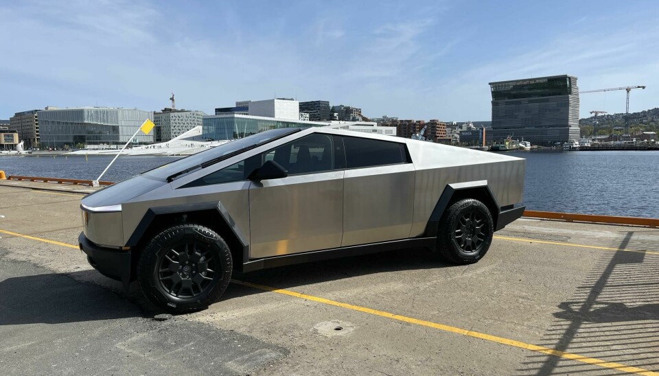 Teslas nye elbil-pickup, med navnet Cybertruck, er for tiden på reise rundt i Europa, der den skal besøke over 100 steder i 20 land. Her har det ankommet Oslo.