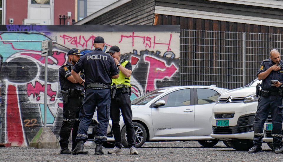 Oslo, 20230831. Politiet leter etter gjerningspersoner etter at en person ble funnet med det som kan være stikkskader i overkroppen i Oslo sentrum.